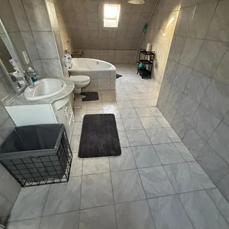 Benk 24h Nr 3 Perfekt Fuer Bis Zu 6 Personen Hofheim am Taunus