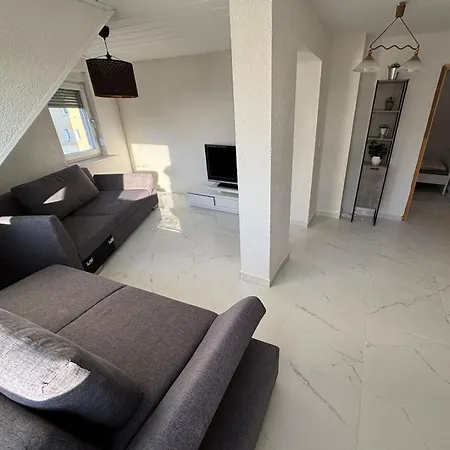 Benk 24h Nr 3 Perfekt Fuer Bis Zu 6 Personen Apartament Hofheim am Taunus