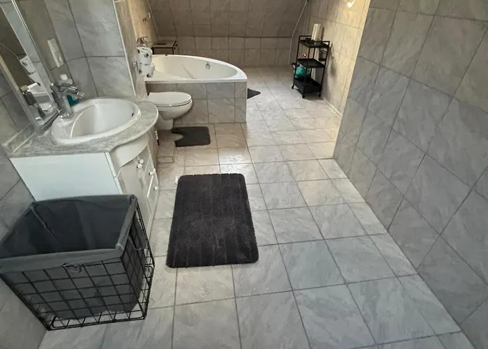 Benk 24h Nr 3 Perfekt Für Bis Zu 6 Personen Hofheim am Taunus